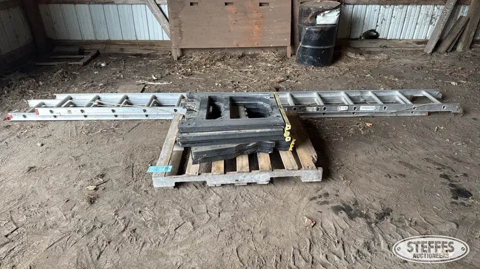 (5) Sawhorses General Tools and Shop Supply