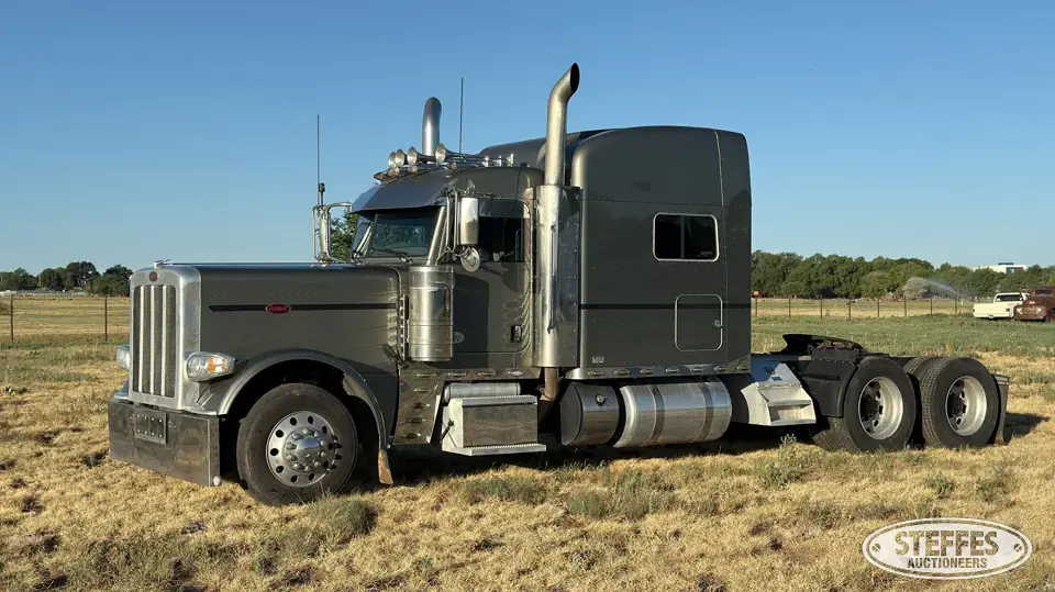 2019 Peterbilt 389 EXHD Conventional Truck with Sleeper