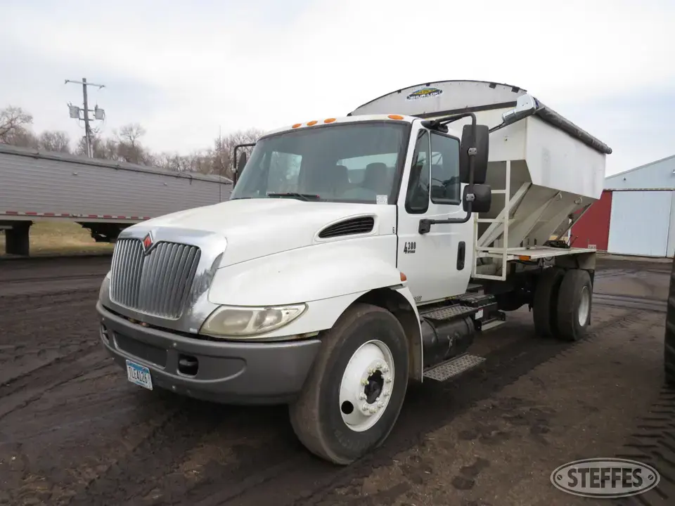 2002 International 4300 Tender Truck
