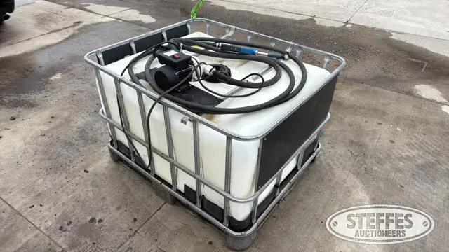 Approx. 175 gal. DEF tote