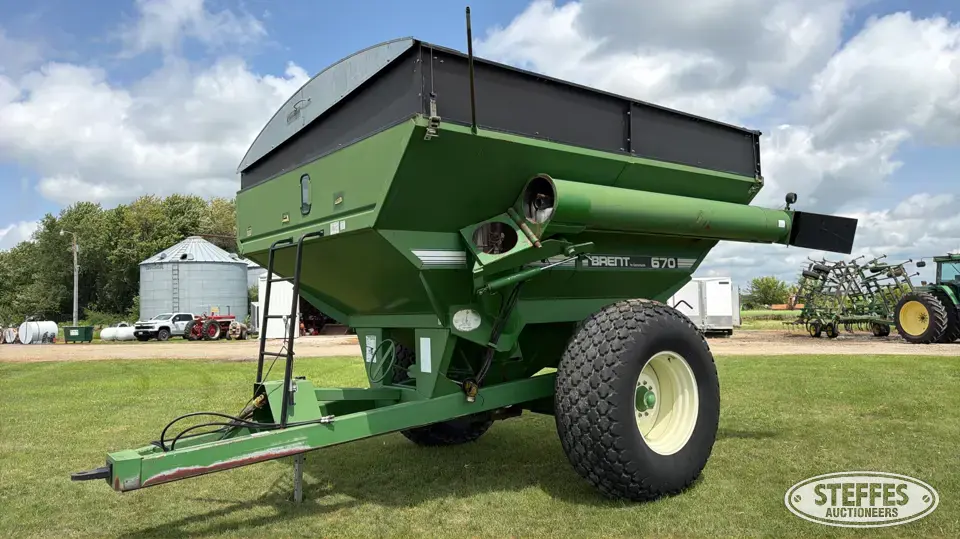 Brent 670 Grain Cart