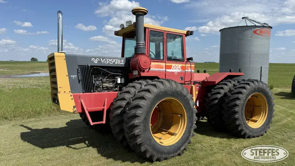 1984 Versatile 895 4WD Tractor