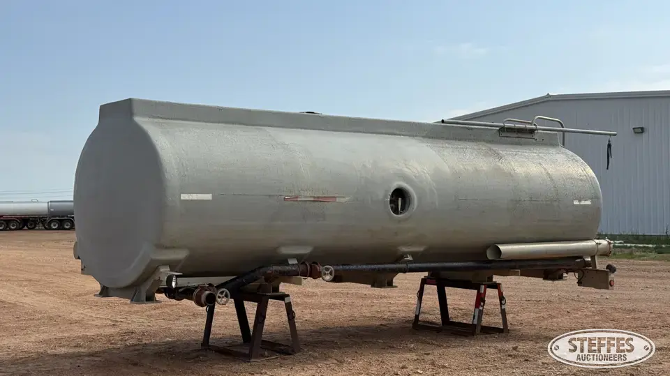 Beall 4,200 gal. Tank Truck
