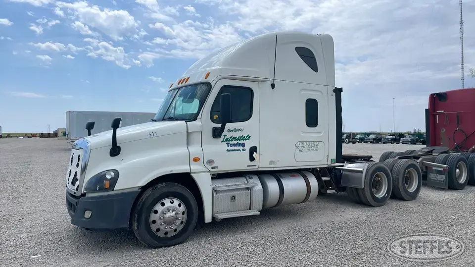 2011 Freightliner Cascadia 125 Conventional Truck with Sleeper