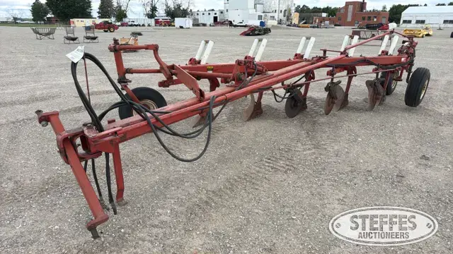 International 720 Automatic