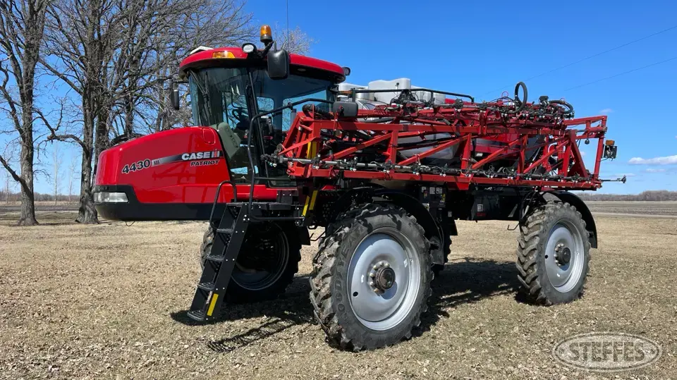 2014 Case IH Patriot 4430 Self-Propelled Sprayer