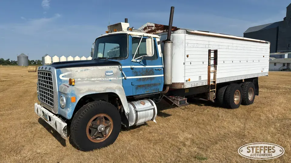1973 Ford 9000 Grain Truck