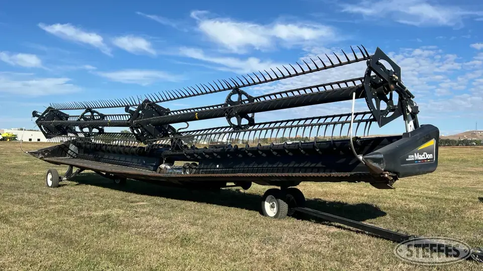 2011 MacDon FD70 Draper Head