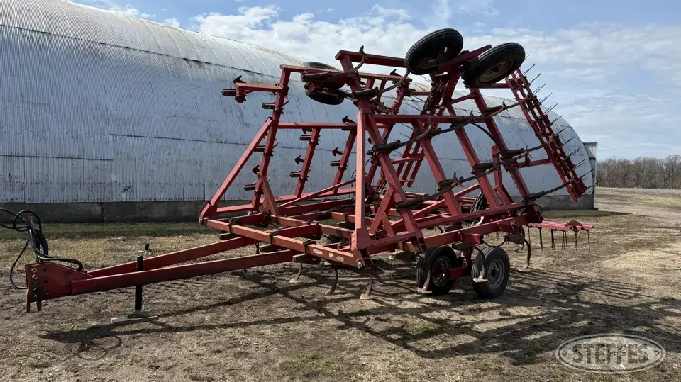 Case IH 4600 Field Cultivator