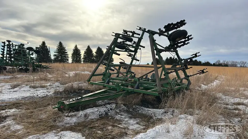 John Deere 610 Vertical Tillage