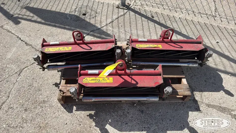 (3) Toro cutting units Lawn and Garden-Other