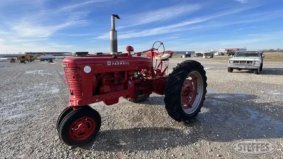 1950 Farmall M Collectible Show Tractors-Stationary Engine