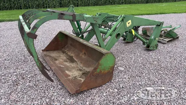 John Deere 148