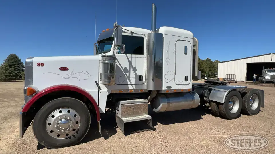 2007 Peterbilt 378 Conventional Truck with Sleeper