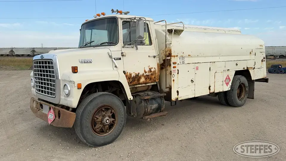 1987 Ford L8000 Fuel-Lube Truck