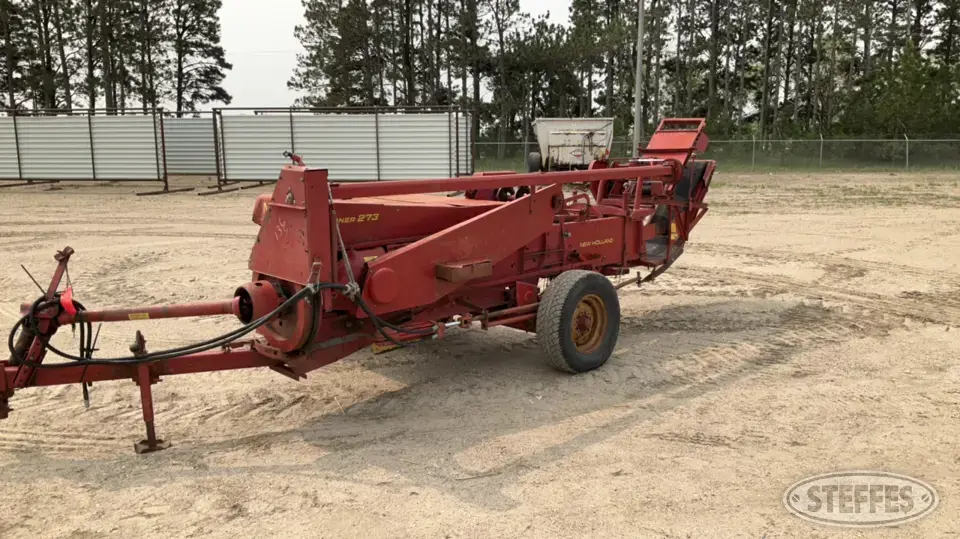 New Holland 273 Square Baler