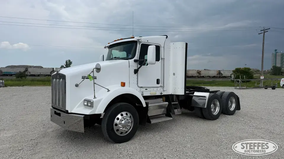2009 Kenworth T800 Conventional Truck without Sleeper
