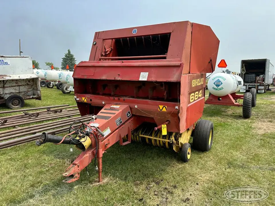 1997 New Holland 664 Round Baler