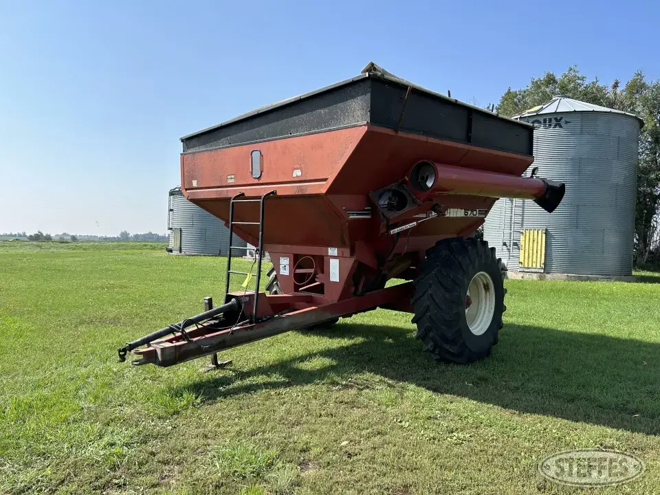 Brent 670 Grain Cart