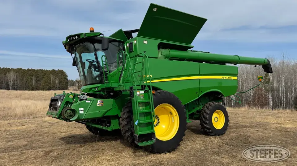 2012 John Deere S670 Combine