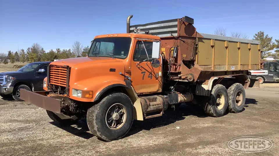 1997 International 4900 Feed Truck