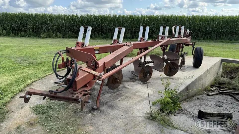 International 720 Plow