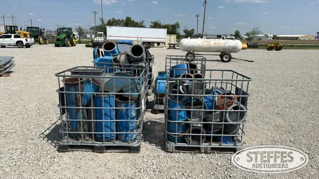 (6) Grain handling totes