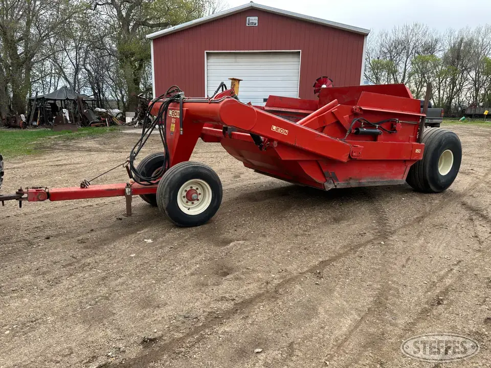 1996 Leon 850 Pull Scraper