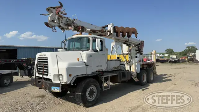 1995 Mack DMM690S