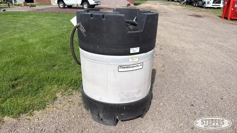 Snyder Industries poly shuttle tank Poly Tank