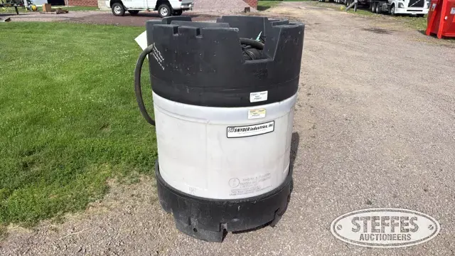 Snyder Industries poly shuttle tank