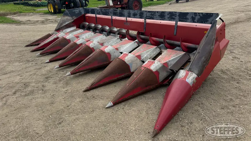 International 1083 Corn Head