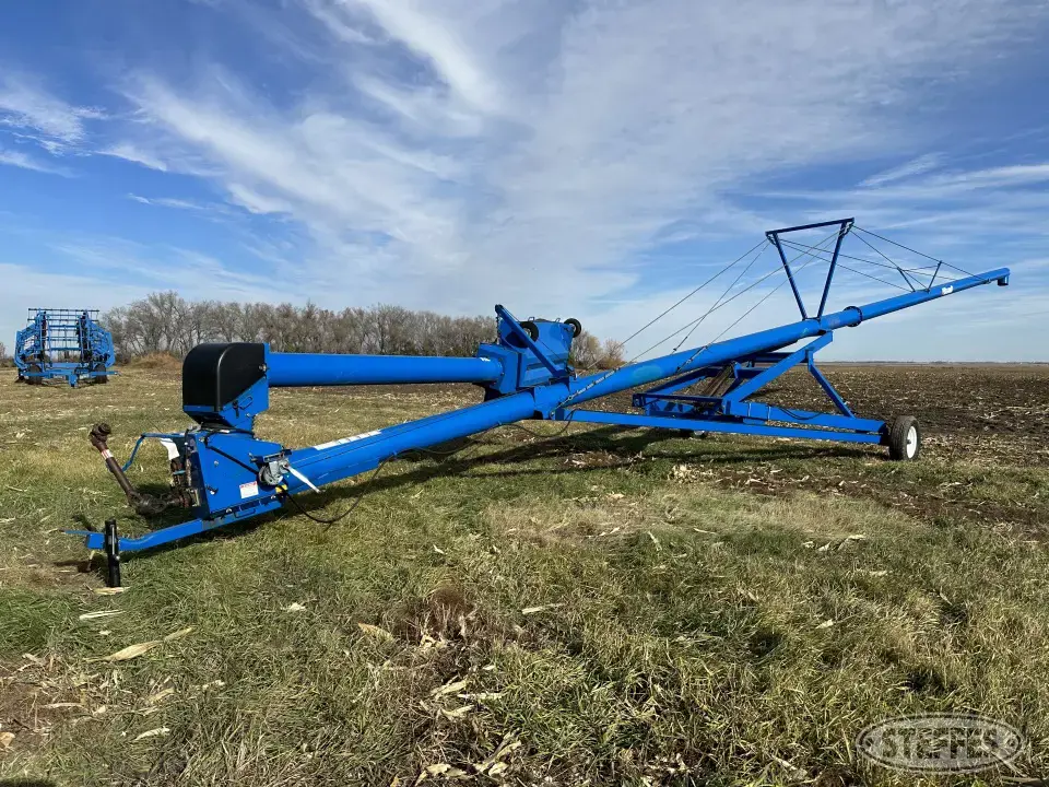 Brandt 1070 Swing Hopper Auger
