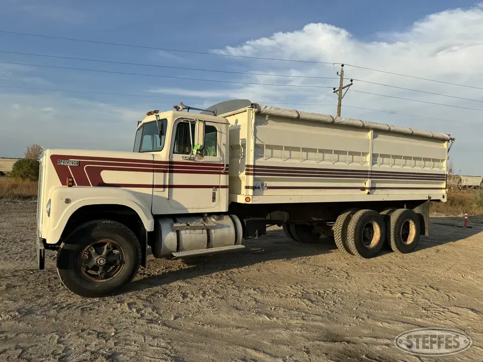 1975 IHC Transtar 4200 Tandem Boxed Truck