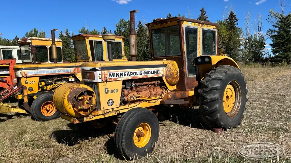 1967 Minneapolis Moline G1000 Collectible Tractor
