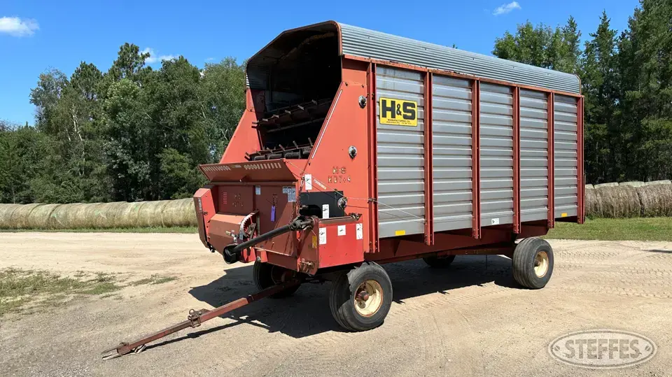 H&S HD 7+4 Forage Wagon