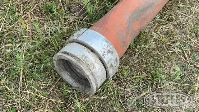 Liquid manure drag hose