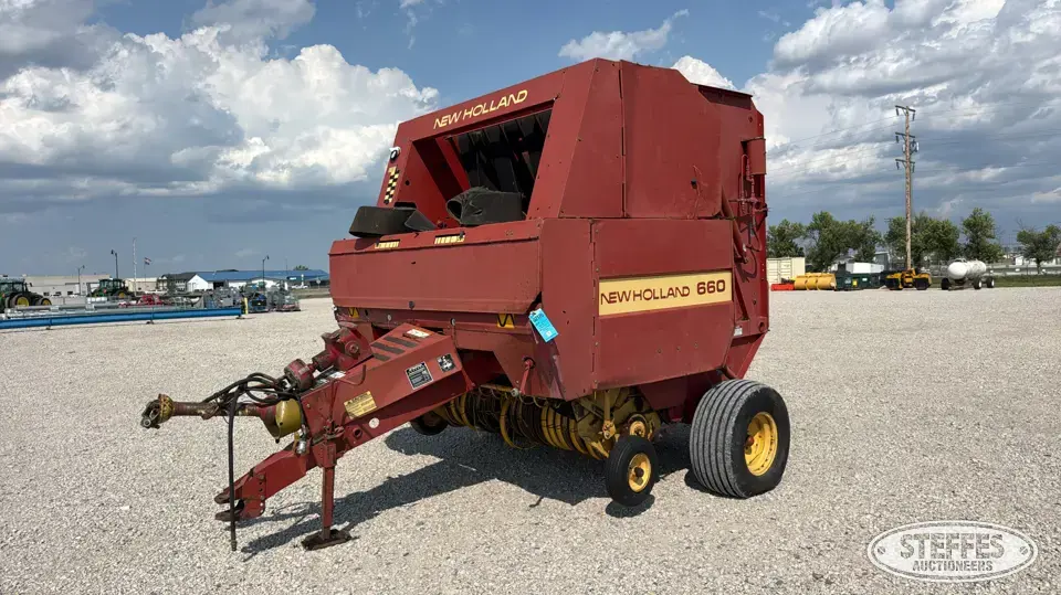 New Holland 660 Round Baler
