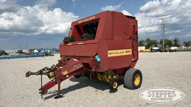 New Holland 660