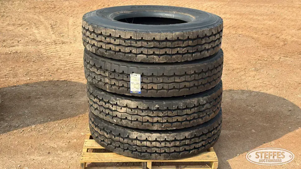 (4) 11R24.5 tires Truck Tire