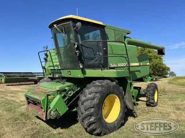 1983 John Deere 8820