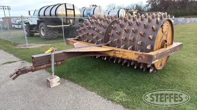 Sheepsfoot compactor