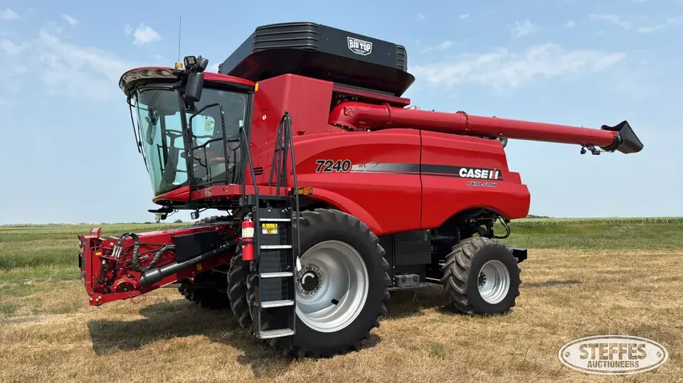 2017 Case IH 7240 Combine
