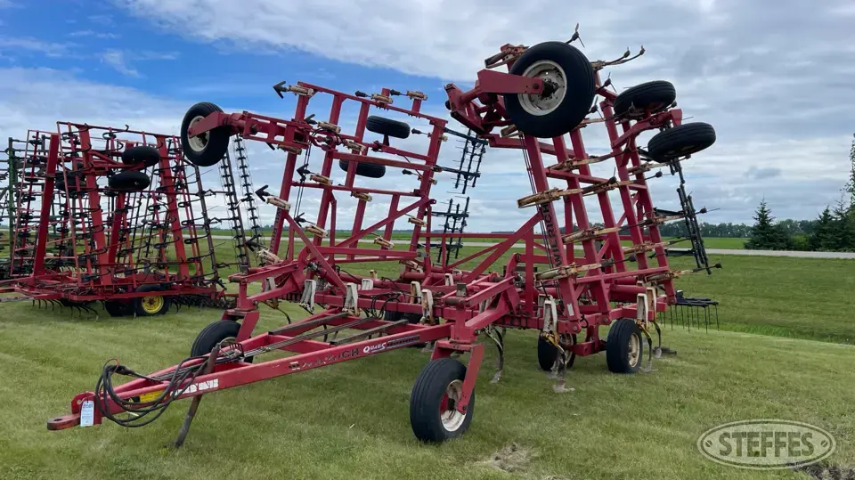 Wil-Rich Quad 5 Field Cultivator