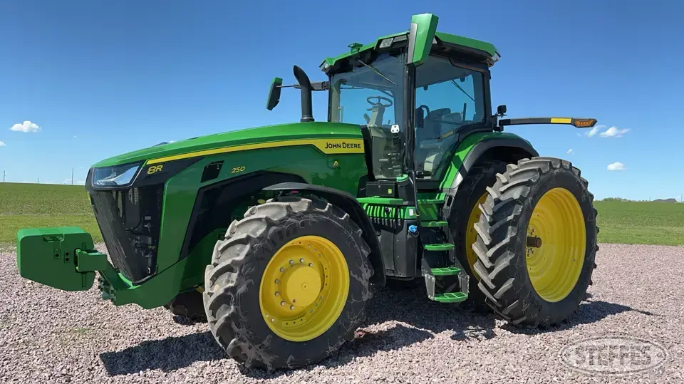 2022 John Deere 8R 250 MFWD Tractor