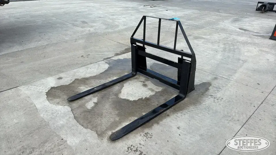 Skid steer pallet forks Skid Steer Fork