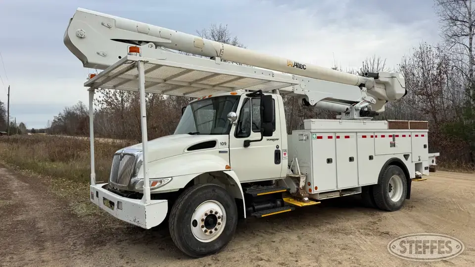 2009 International 4300 Boom Truck
