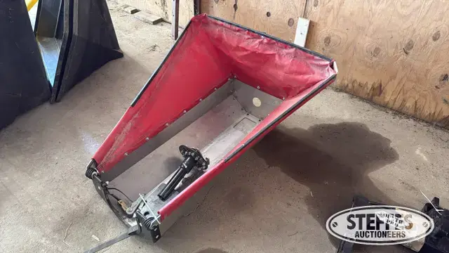 Auger hopper