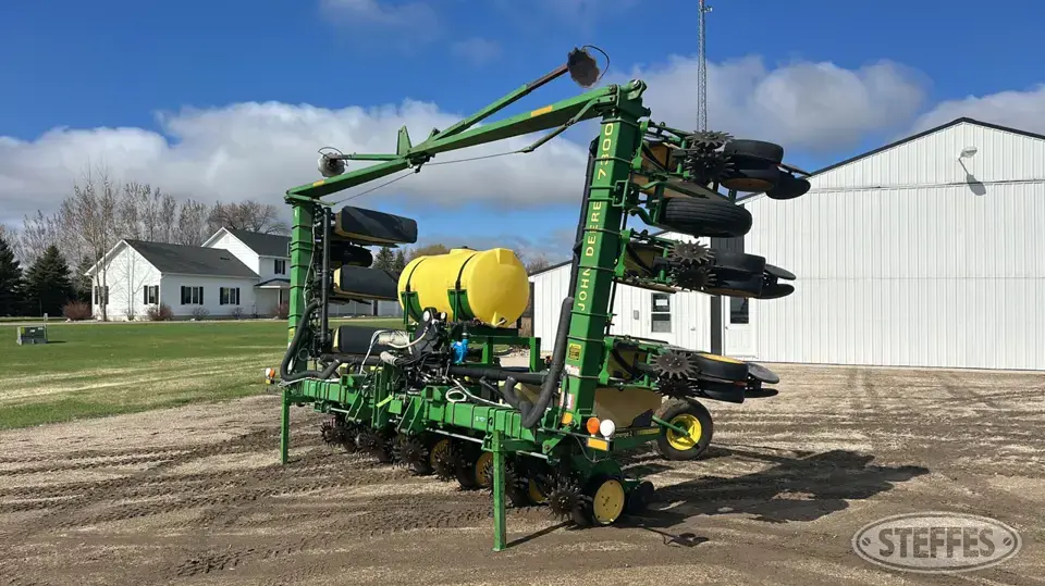 John Deere 7300 12 or More Row Planter