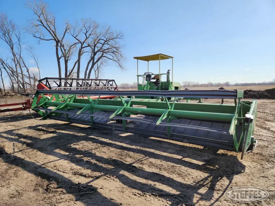 John Deere 2320 Self-Propelled Swather